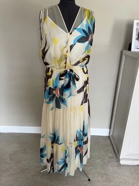 Tricot Chic floral Womens Dress Size 6